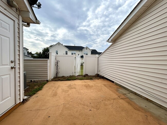 Building Photo - 14742 Lions Pride Ct
