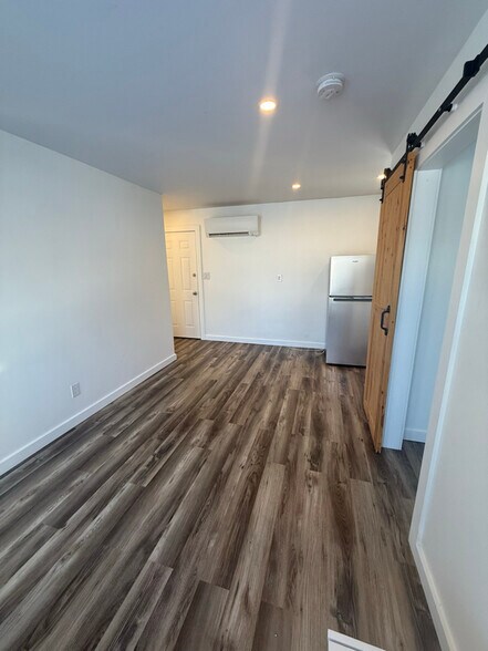 Building Photo - 6 Marlyn Dr