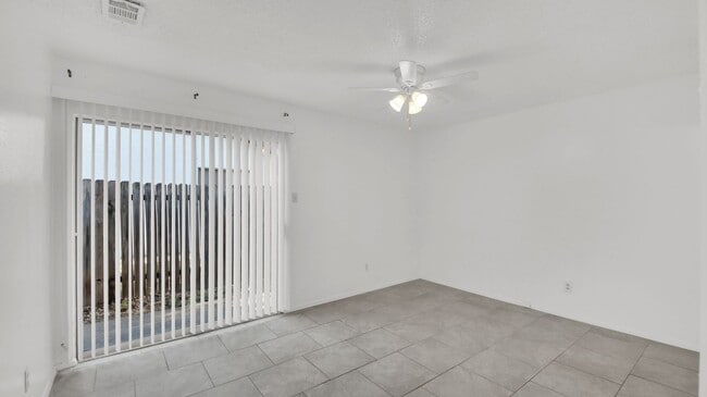 Building Photo - Beautiful fireplace, Large back yard, Wash...