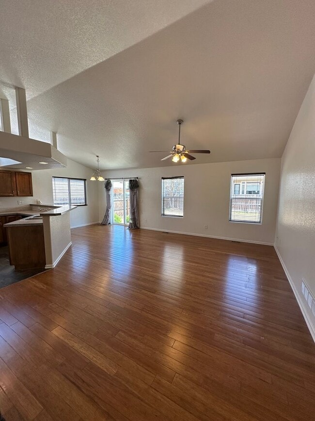 Building Photo - 4 BEDROOM, 3 BATHROOM SINGLE FAMILY HOME WITH OFFICE/BONUS ROOM & 2 CAR ATTACHED GARAGE