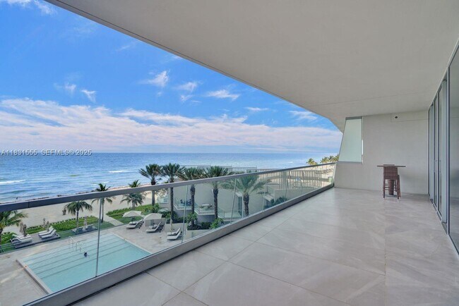 Building Photo - 18501 Collins Ave