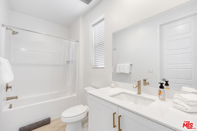 Building Photo - 768 Daniel Freeman Cir