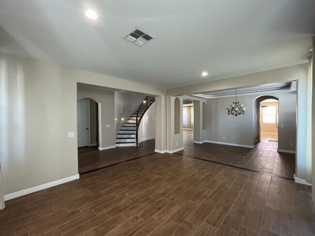 Building Photo - 5 Bedroom Home in the Montelena Neighborho...