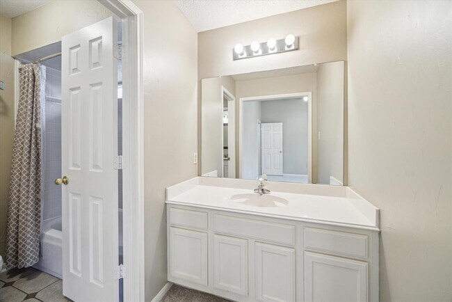 Building Photo - 12714 Orchard Hollow Way