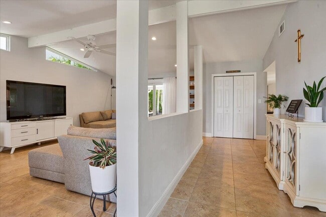 Building Photo - 1110 SW 15th St