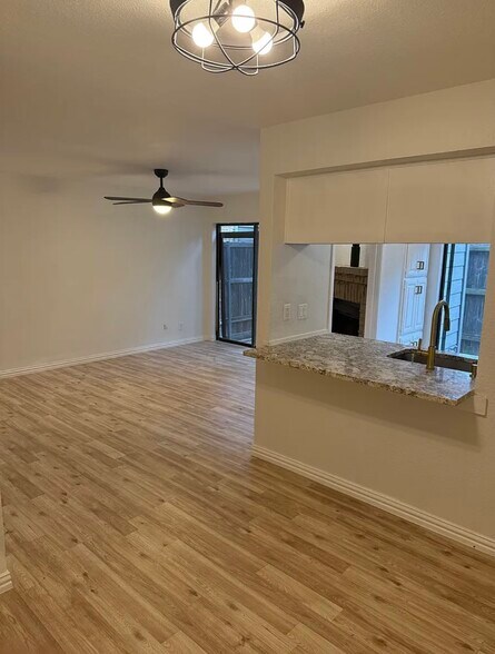 Building Photo - 14800 Enterprise Dr