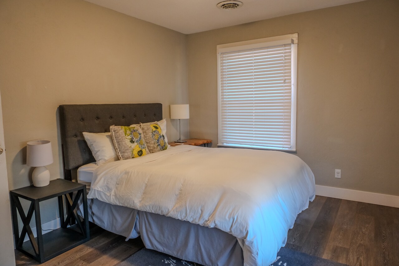 Building Photo - 5532 N Haight Ave