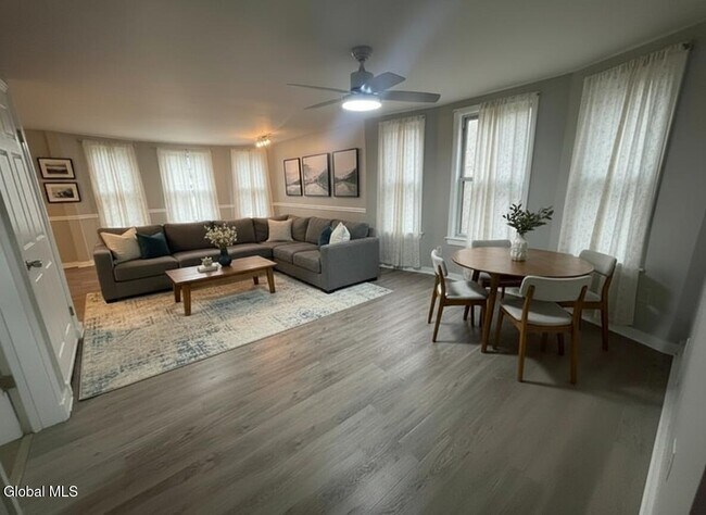 Building Photo - 603 1st St