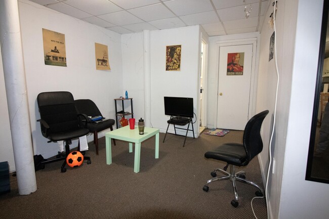 Primary Photo - 238 Hemenway St