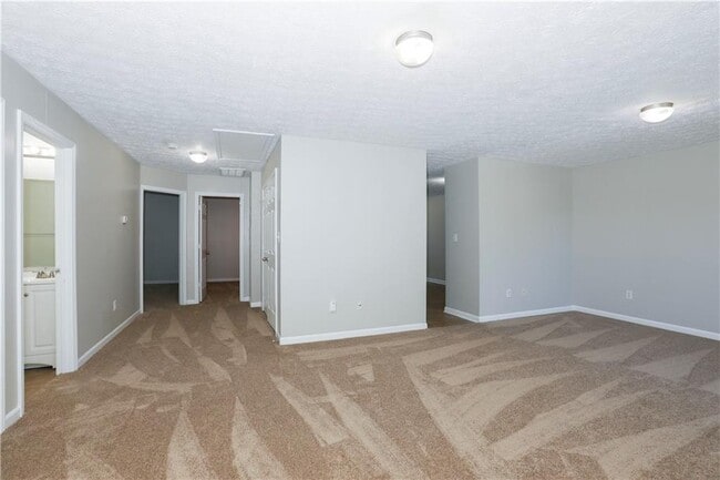 Building Photo - 592 Elle's Wy