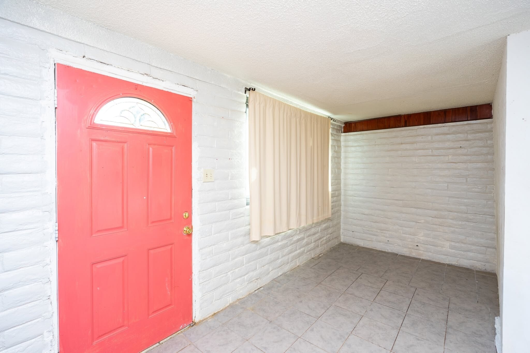 Building Photo - 702 N Skyline Dr