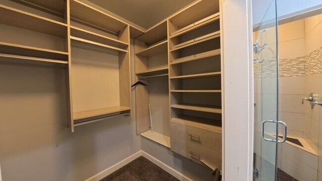 Building Photo - 6892 Baudelaire