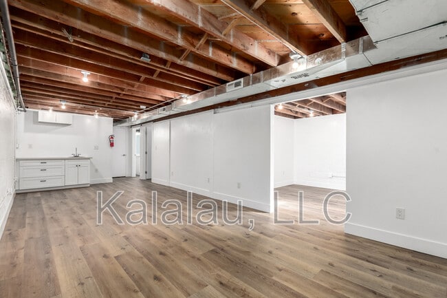 Building Photo - 2256 W Ella St