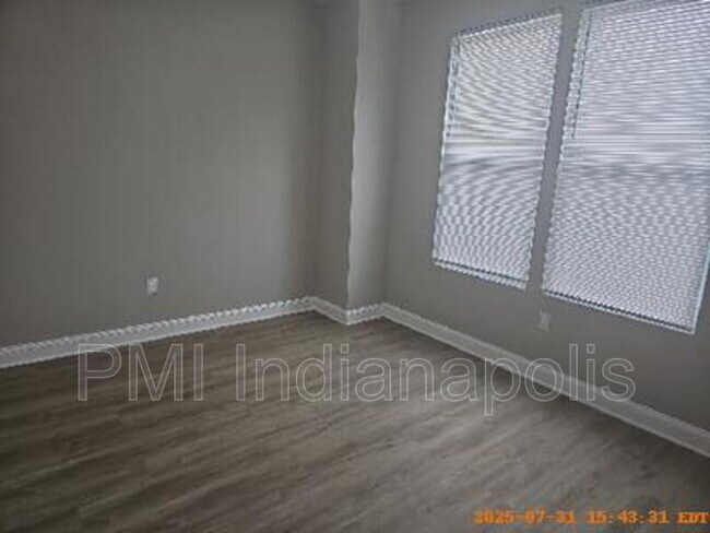 Building Photo - 640 N Parker Ave