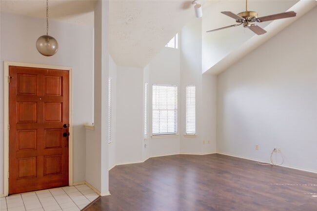 Building Photo - 2034 Creek Valley Ln