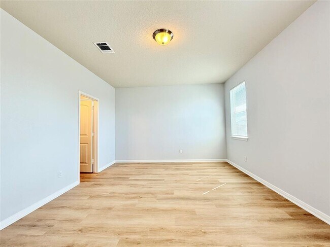 Building Photo - 306 Naset Dr