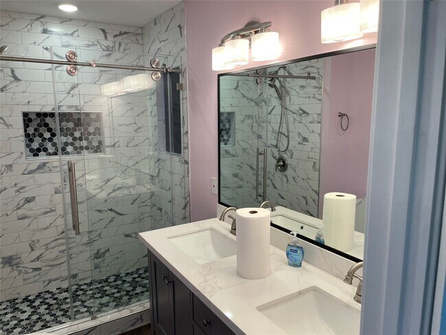 Building Photo - 2709 Terry St