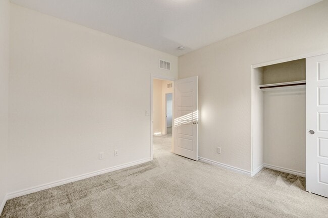 Building Photo - 4 Bedroom Townhouse in Tule Springs Coming Soon!