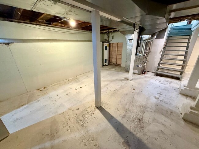 Building Photo - Approved Applicant - 2 Bedroom Newly Remod...