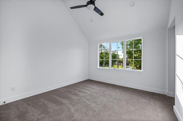 Building Photo - 9232 San Fernando Way