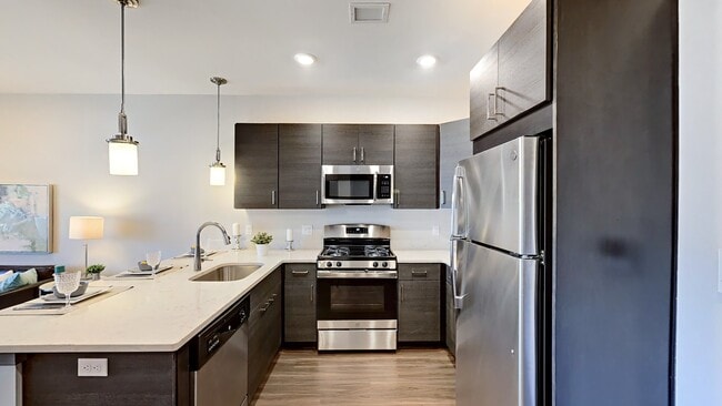 Building Photo - University Square North