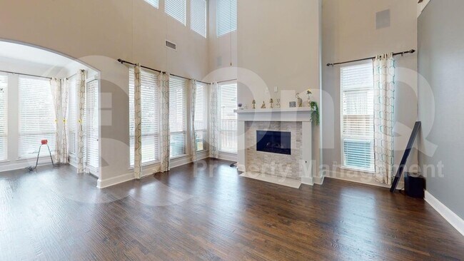 Building Photo - 5811 Lightfoot Ln