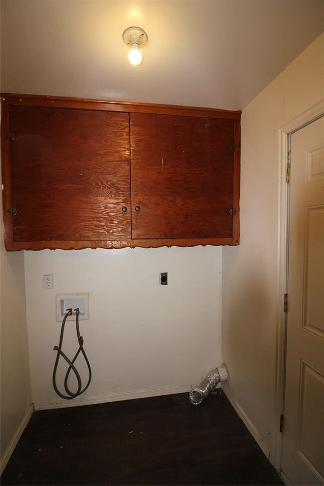 Building Photo - 2000 E Alameda St