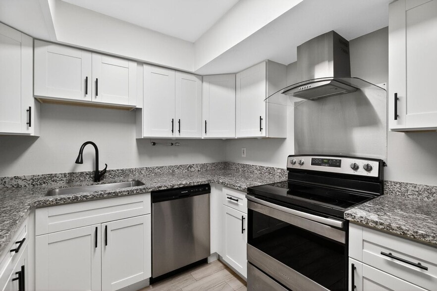 Building Photo - 2250 Shadowdale Dr