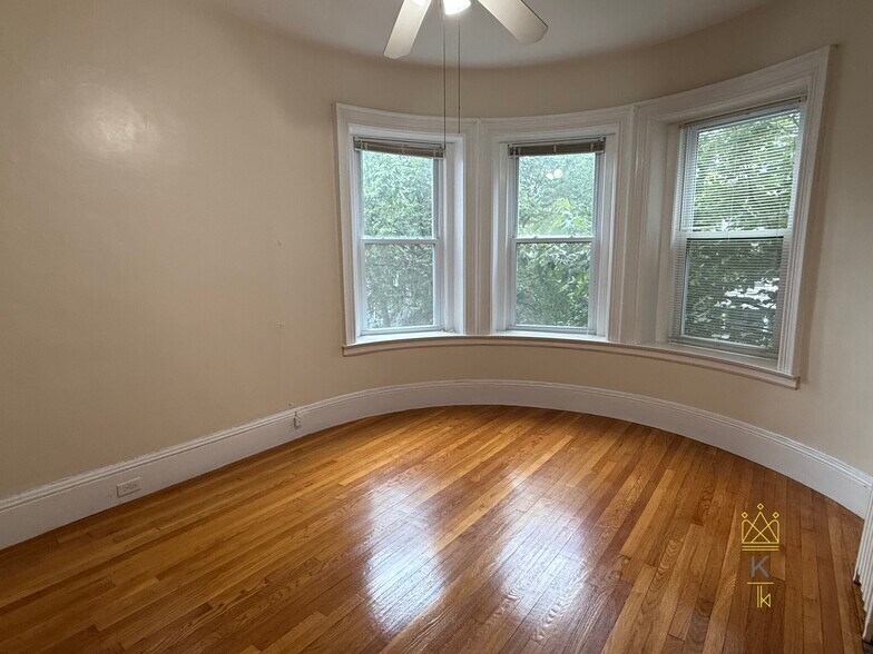 Building Photo - 1477 Beacon St