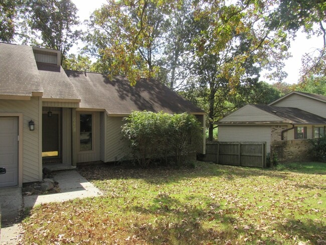 Building Photo - Contact Peggy  501 676 1758