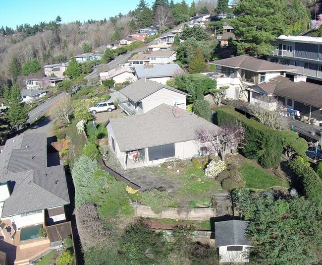 Building Photo - 12637 Shorewood Dr SW