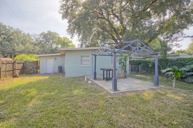 Building Photo - 7608 Simms Ave