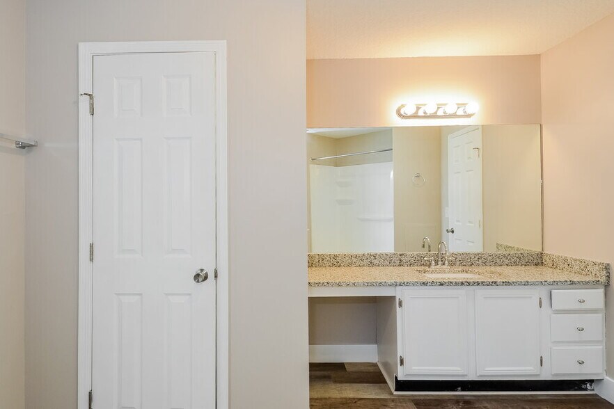 Building Photo - 12791 Serenade Cir N