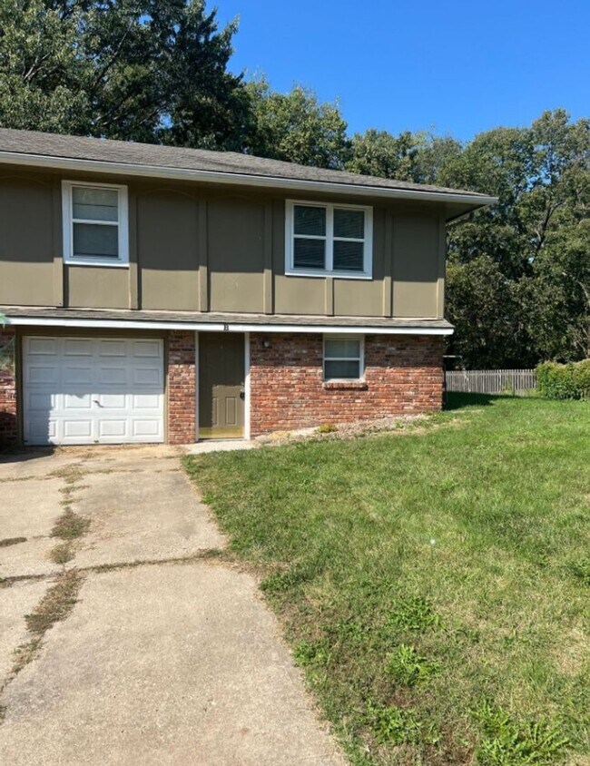 Primary Photo - Spacious Split-Level Duplex in Lee’s Summit