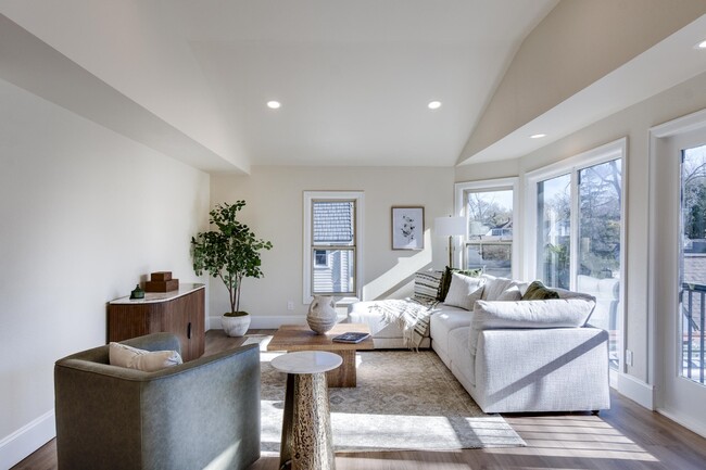 Building Photo - 7223 University Ave