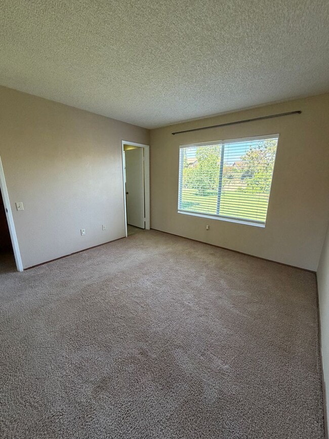 Building Photo - 757 Sunningdale Dr