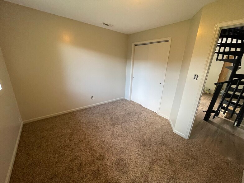 Building Photo - 3102 Alpine Dr