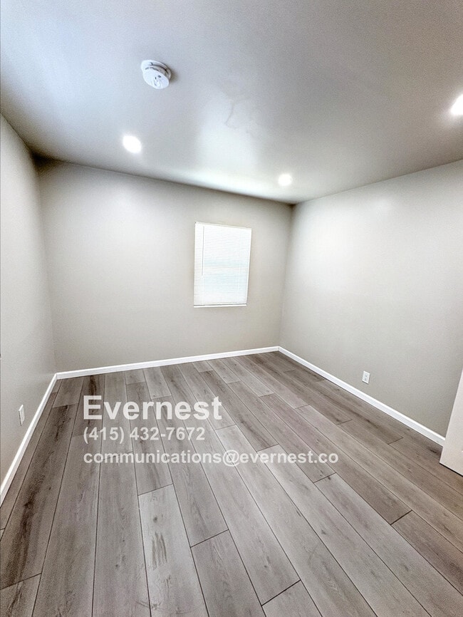 Building Photo - Charming 2-Bedroom, 1-Bathroom House in a ...