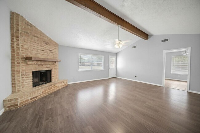 Building Photo - 1707 Stone Lake Dr