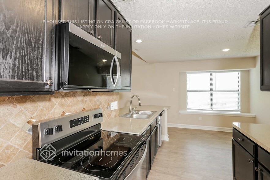 Building Photo - 2665 Claremont Dr