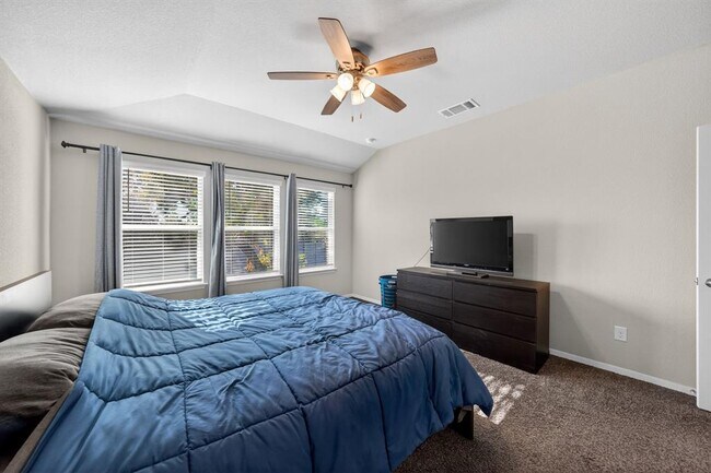 Building Photo - 20703 Ridgeview Rd