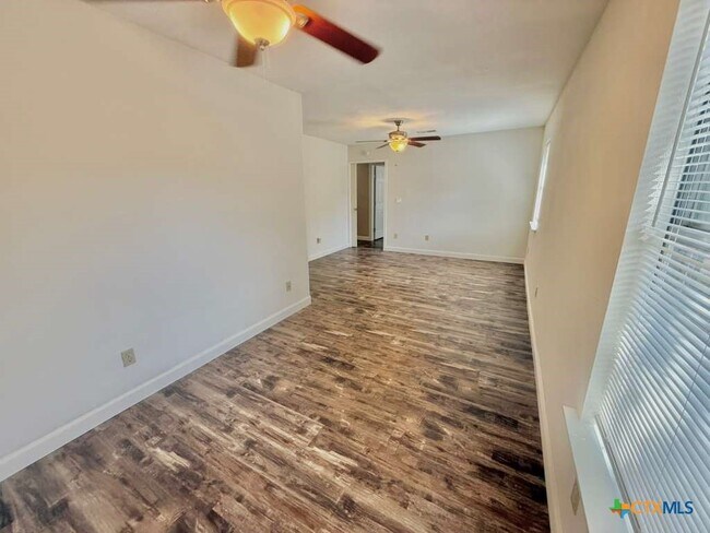 Building Photo - 103 Crestview Dr