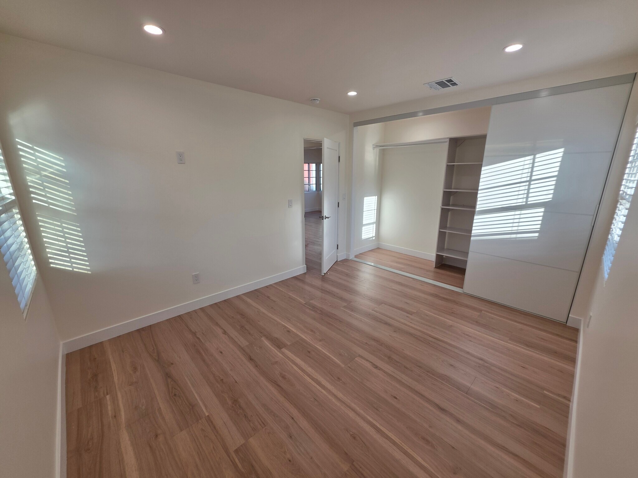 Building Photo - 2913 W Riverside Dr