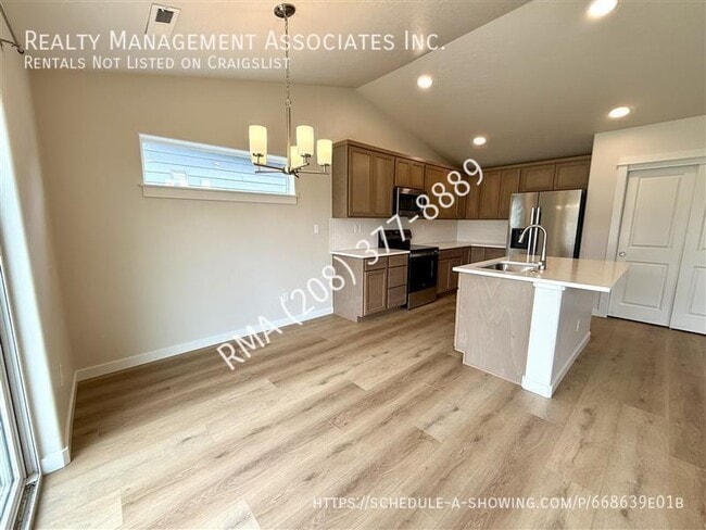 Building Photo - 3799 N Marionberry Ave