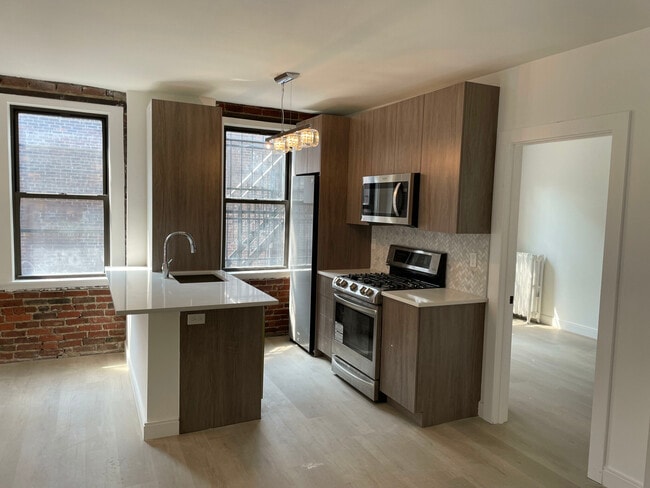 Building Photo - 54 Burbank St