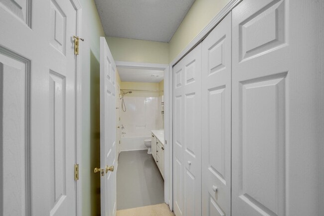 Building Photo - 15021 Deshler Ct
