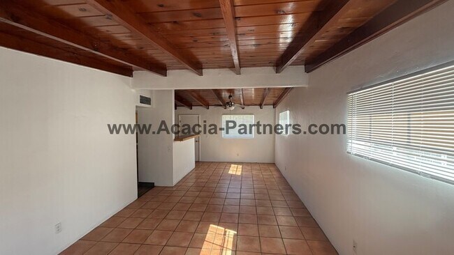 Building Photo - Great Central Home on Large Lot