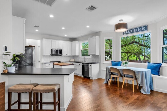 Building Photo - 11500 Emerald Falls Dr