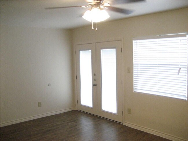Building Photo - 10806 Lambert Cir