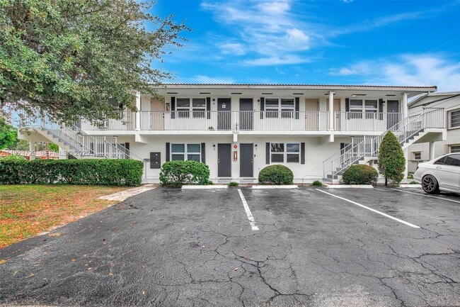 Primary Photo - 1520 NE 56th St